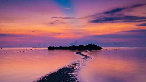 Stepping on Waves and Parting the Sea at Huxi Town